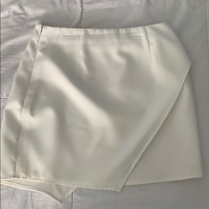 Tobi white asymmetrical skirt